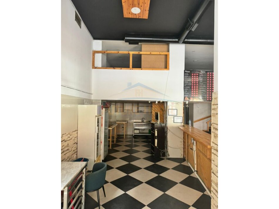 Tirane, jepet me qera bar-resorant Kati 0, 69 m² 500 € (UNAZA E RE)