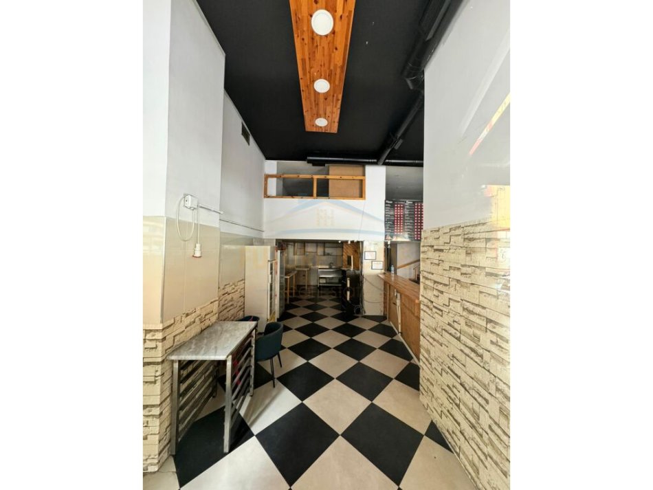 Tirane, jepet me qera bar-resorant Kati 0, 69 m² 500 € (UNAZA E RE)