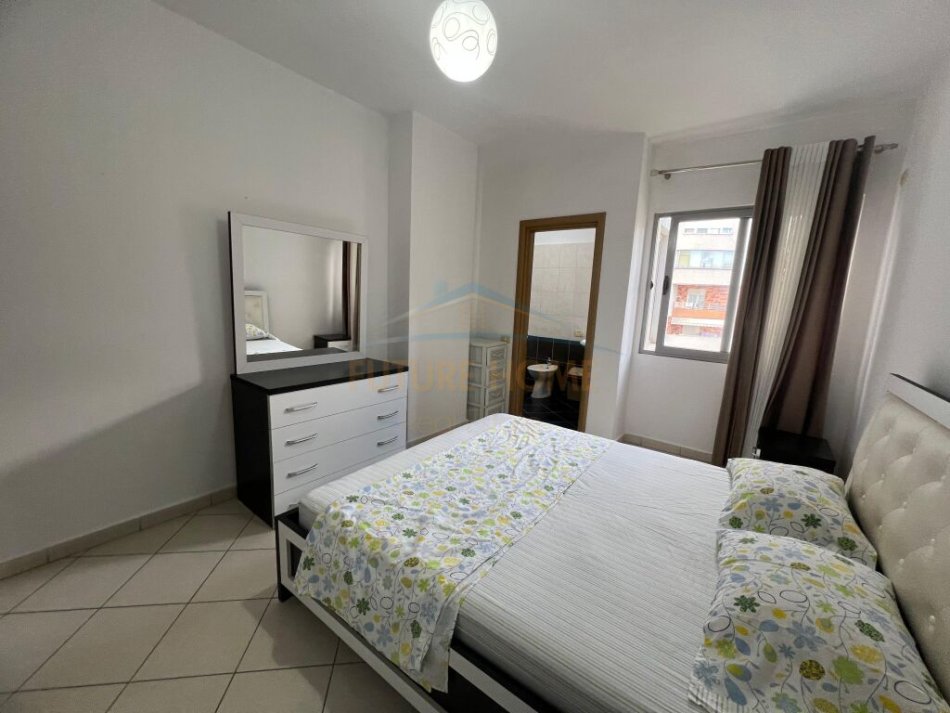 Tirane, jepet me qera apartament 2+1 Kati 3, 110 m² 450 € (Loni ligori)