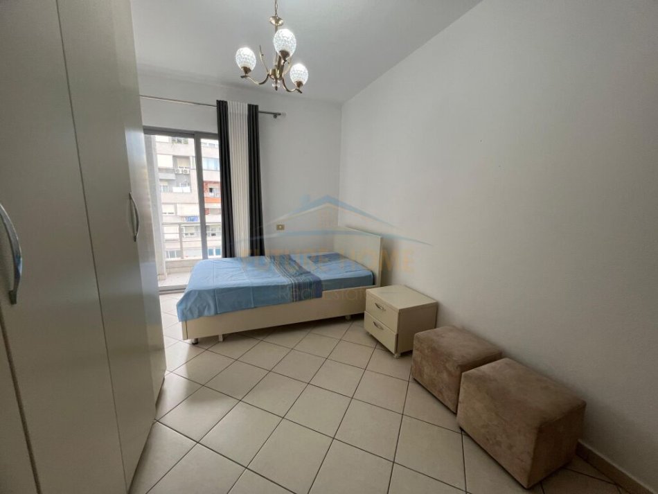 Tirane, jepet me qera apartament 2+1 Kati 3, 110 m² 450 € (Loni ligori)