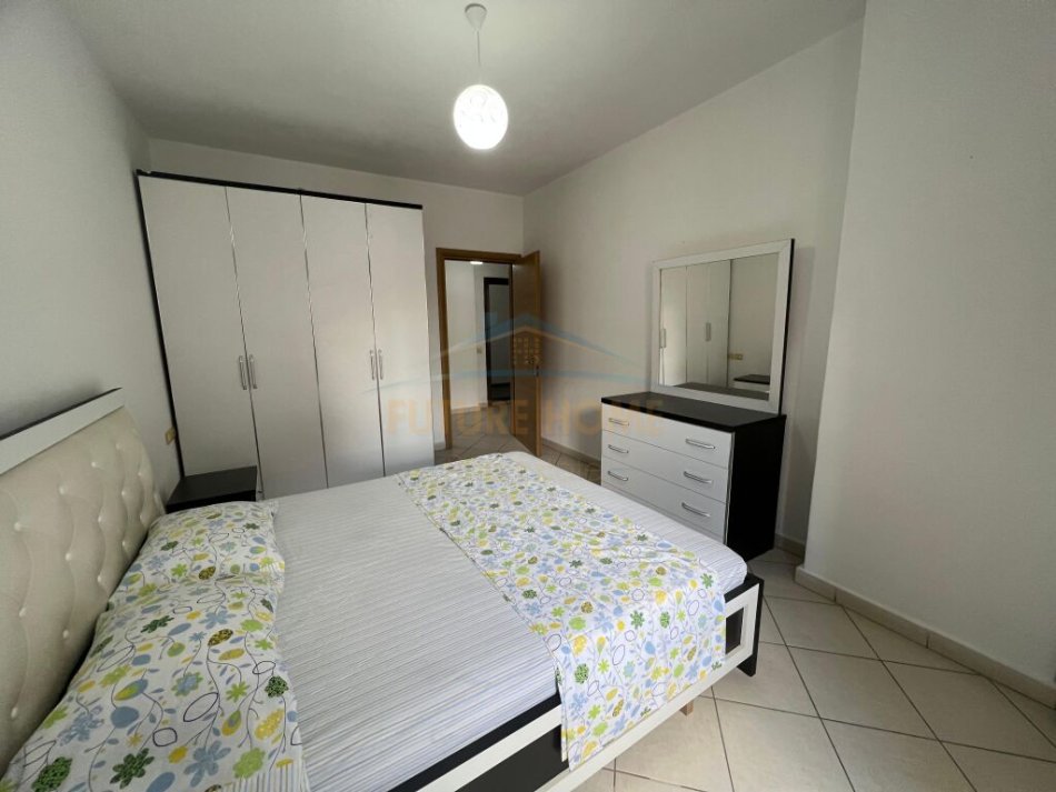 Tirane, jepet me qera apartament 2+1 Kati 3, 110 m² 450 € (Loni ligori)