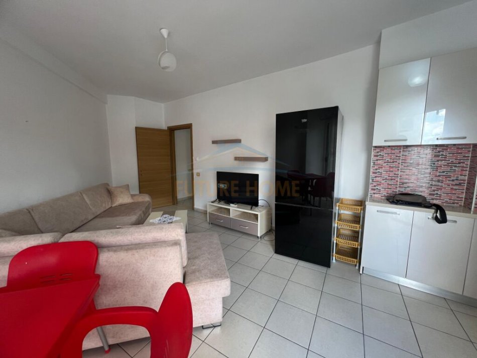 Tirane, jepet me qera apartament 2+1 Kati 3, 110 m² 450 € (Loni ligori)