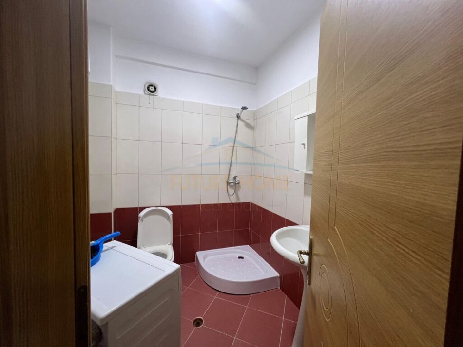 Tirane, jepet me qera apartament 2+1 Kati 3, 110 m² 450 € (Loni ligori)