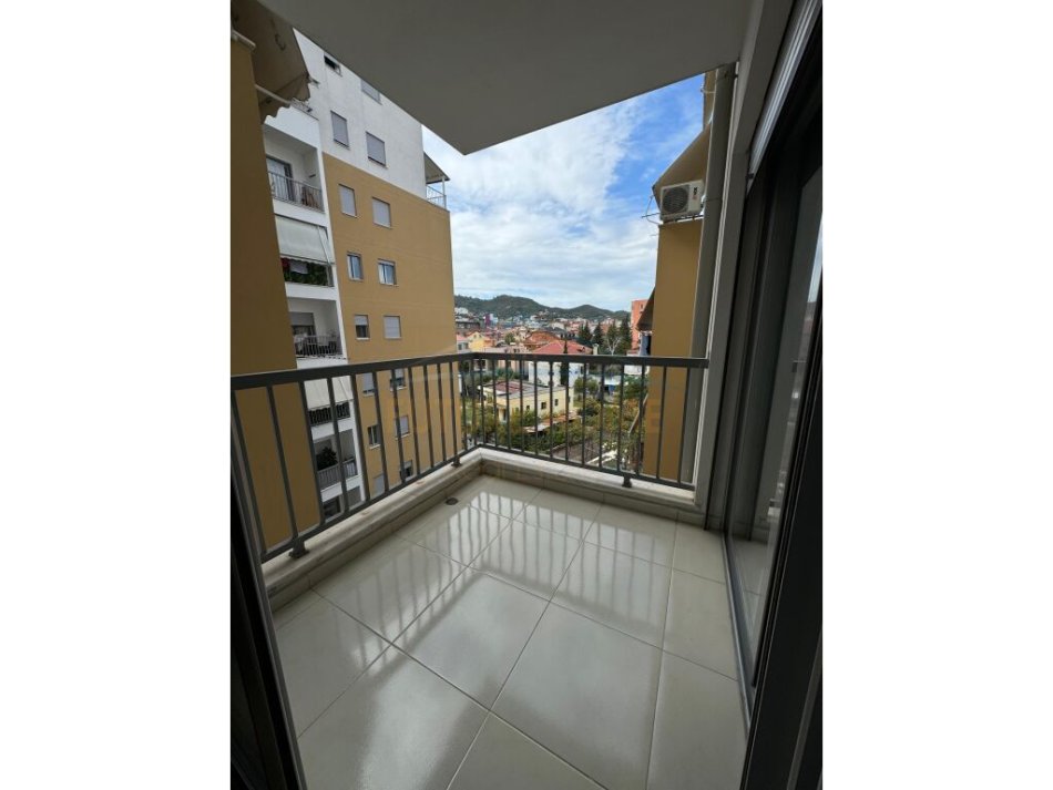 Tirane, shitet apartament 1+1+Ballkon Kati 4, 67 m² 147.000 € (Komuna e Parisit)
