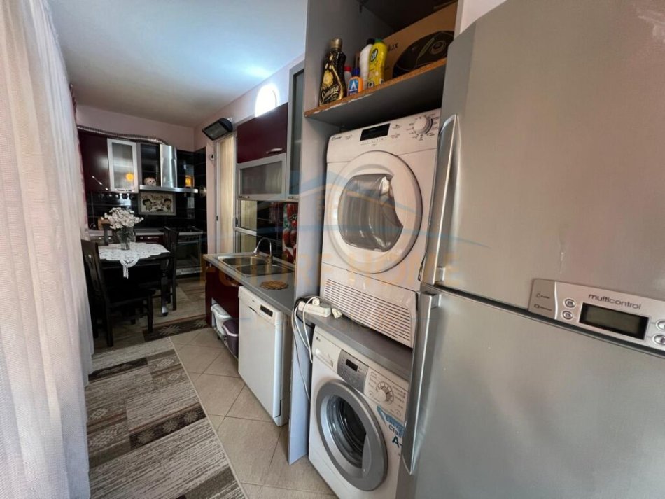 Tirane, jepet me qera apartament 2+1 Kati 8, 120 m² 550 € (UNAZA RE)
