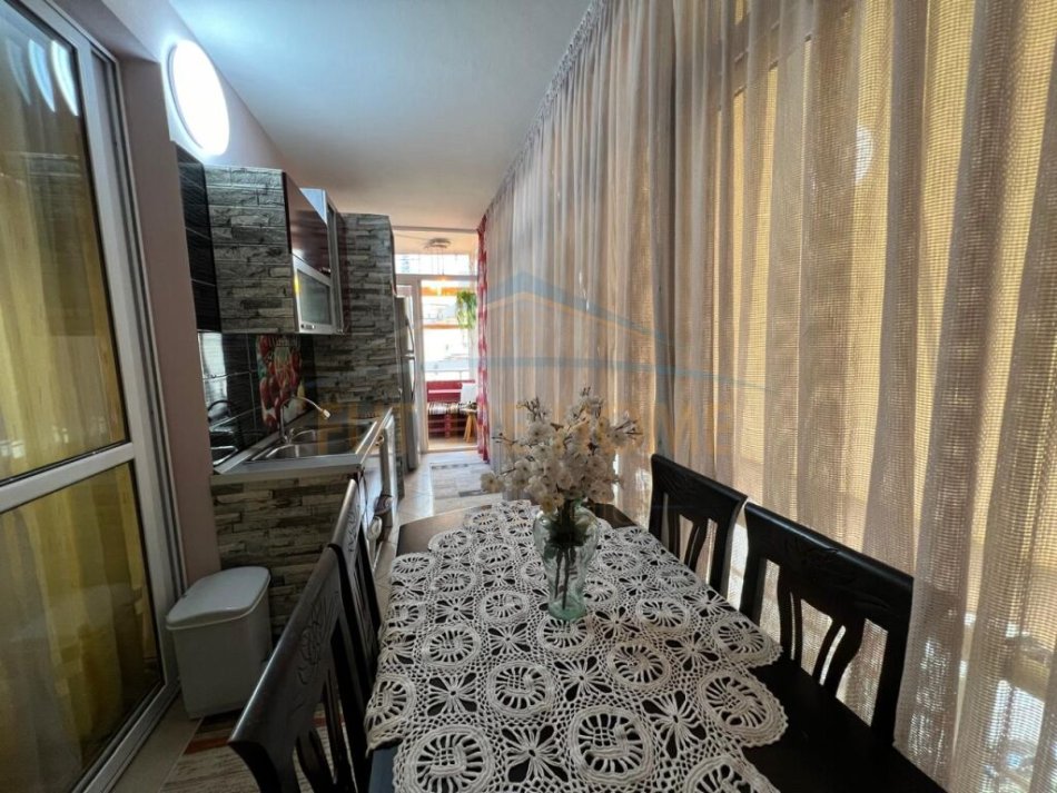 Tirane, jepet me qera apartament 2+1 Kati 8, 120 m² 550 € (UNAZA RE)