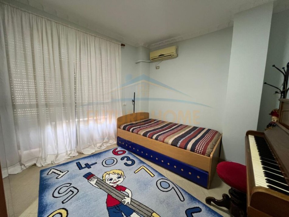 Tirane, jepet me qera apartament 2+1 Kati 8, 120 m² 550 € (UNAZA RE)