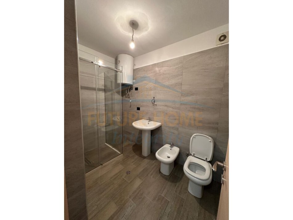 Tirane, shitet apartament 4+1+Aneks+Ballkon Kati 7, 153 m² 260.000 € (Ali Demi)
