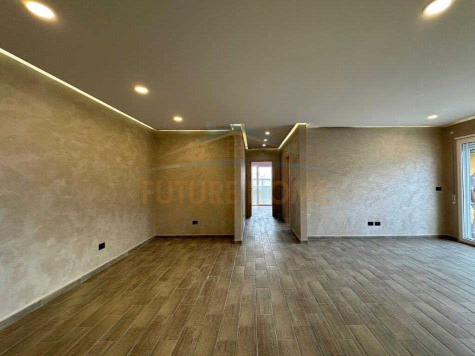 Tirane, shitet apartament 4+1+Aneks+Ballkon Kati 7, 153 m² 260.000 € (Ali Demi)