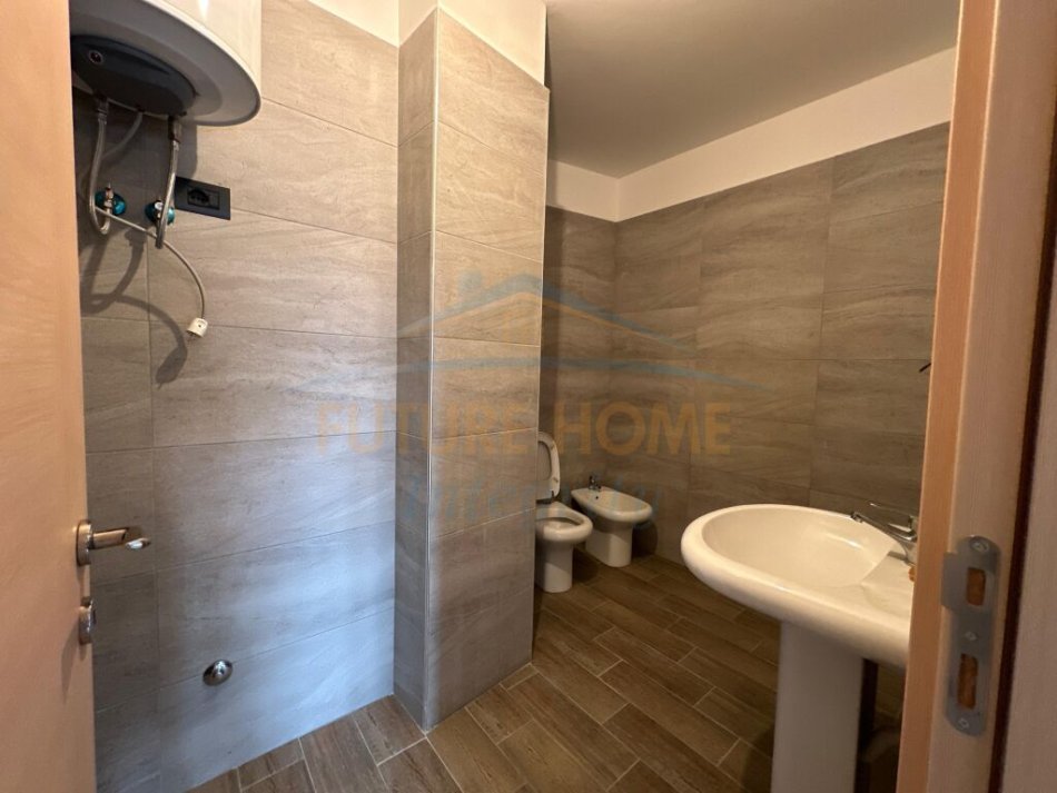 Tirane, shitet apartament 4+1+Aneks+Ballkon Kati 7, 153 m² 260.000 € (Ali Demi)