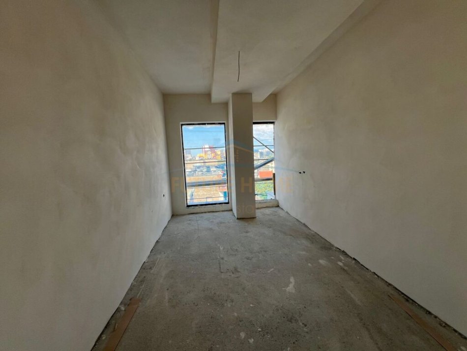 Tirane, shitet apartament 2+1+Ballkon Kati 5, 105 m² (Barrikadave)