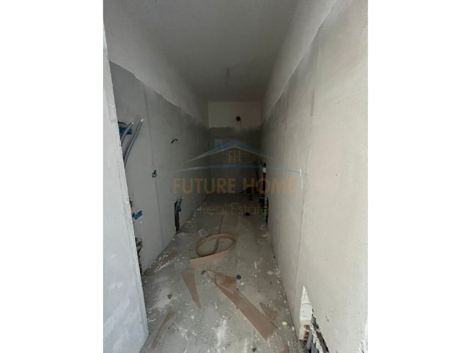 Tirane, shitet apartament 2+1+Ballkon Kati 5, 105 m² (Barrikadave)