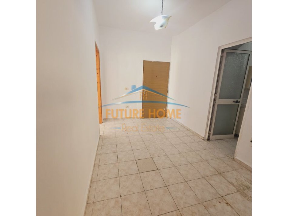 Tirane, shitet apartament 2+1+Aneks+Ballkon Kati 2, 100 m² 135.000 € (BULEVARDI ZHAN D&#039;ARK)