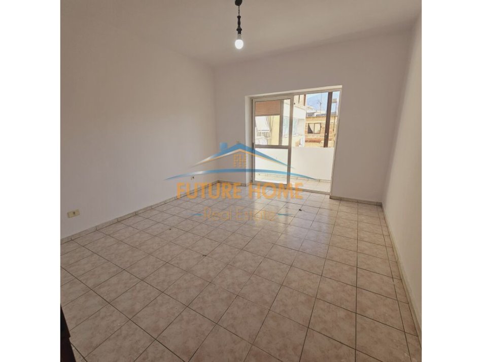 Tirane, shitet apartament 2+1+Aneks+Ballkon Kati 2, 100 m² 135.000 € (BULEVARDI ZHAN D&#039;ARK)