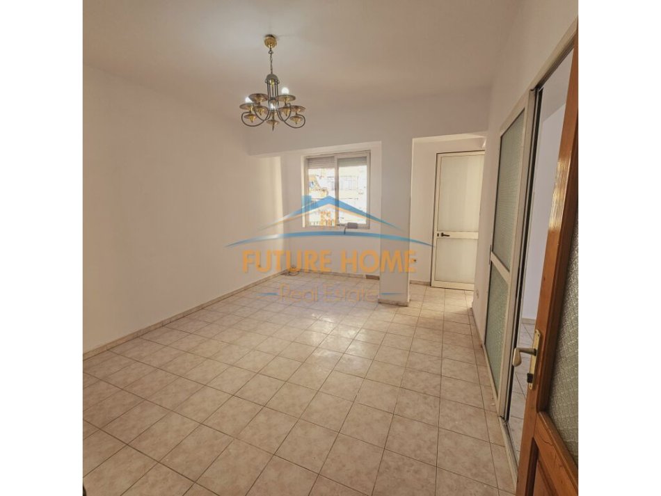 Tirane, shitet apartament 2+1+Aneks+Ballkon Kati 2, 100 m² 135.000 € (BULEVARDI ZHAN D&#039;ARK)