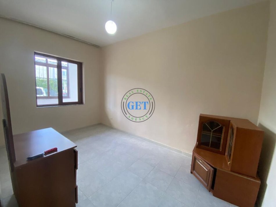 Durres, shitet apartament 3+1 Kati 0, 144 m² 110.000 € (Shkozet)
