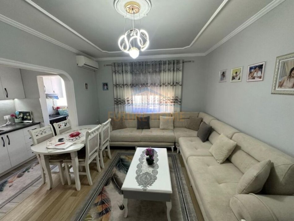 Tirane, shitet apartament 2+1 Kati 5, 85 m² 107.000 € (prane Xhamise Xhurra AREA44681)