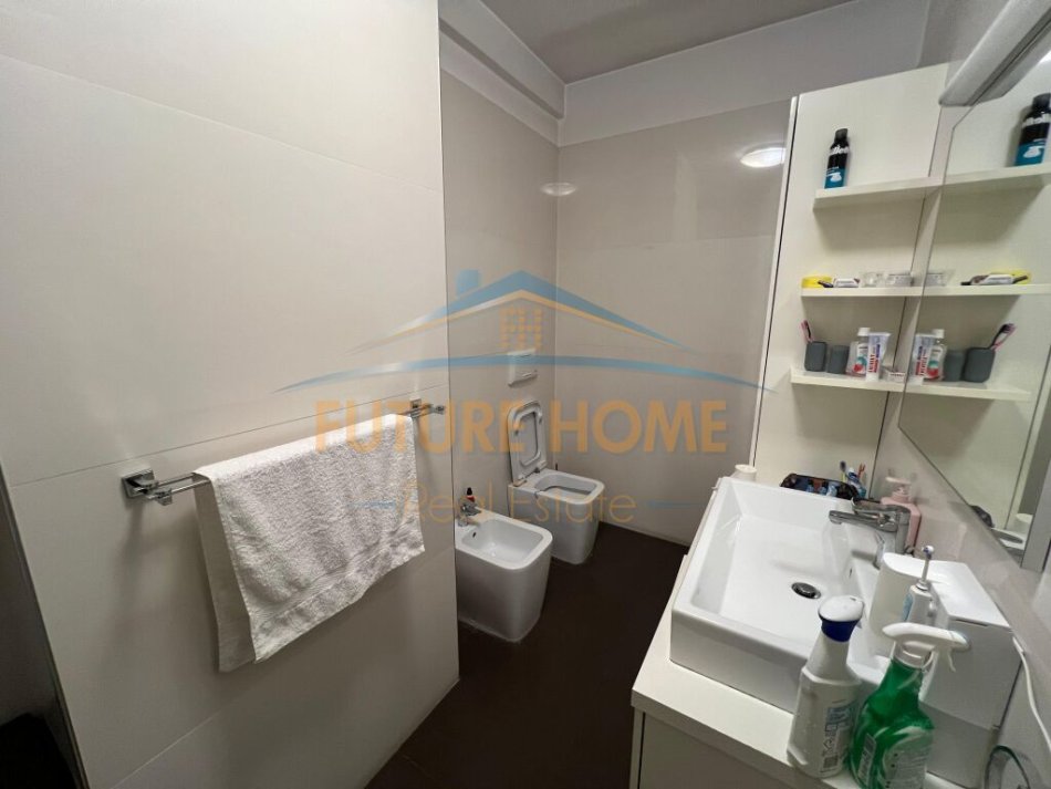 Tirane, shitet apartament 3+1+Ballkon Kati 8, 125 m² 179.000 € (Yzberisht)