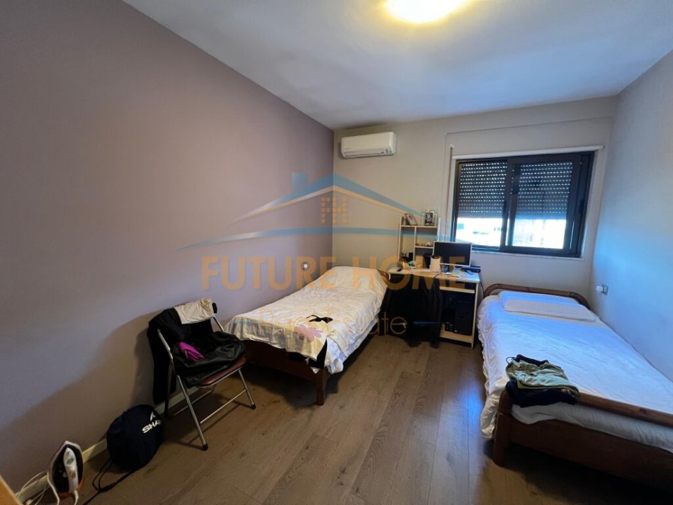 Tirane, shitet apartament 3+1+Ballkon Kati 8, 125 m² 179.000 € (Yzberisht)