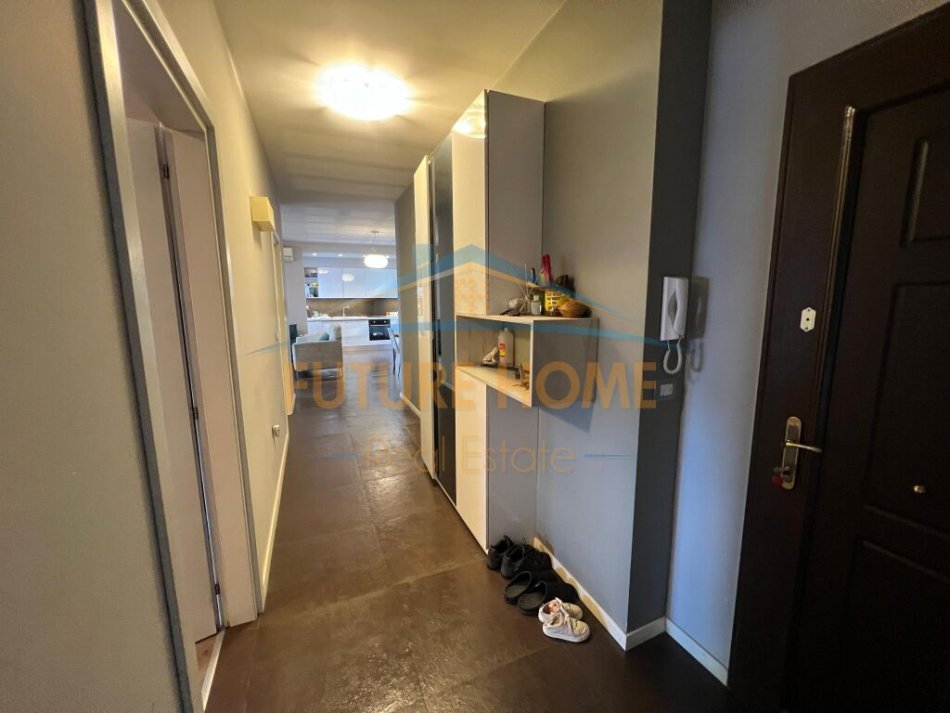 Tirane, shitet apartament 3+1+Ballkon Kati 8, 125 m² 179.000 € (Yzberisht)