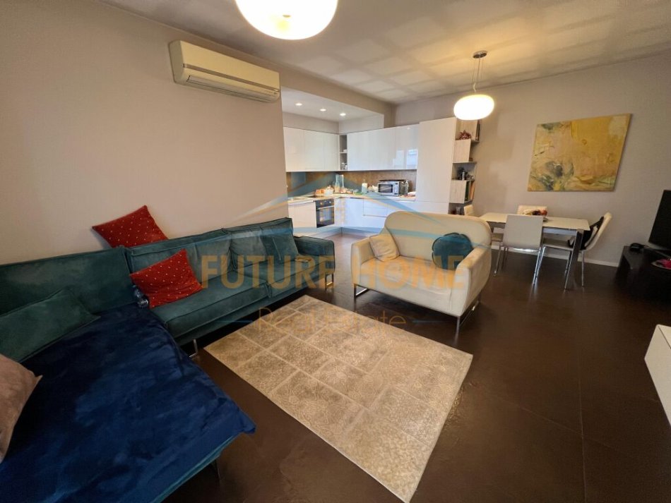 Tirane, shitet apartament 3+1 Kati 8, 125 m² 179.000 € (Yzberisht)