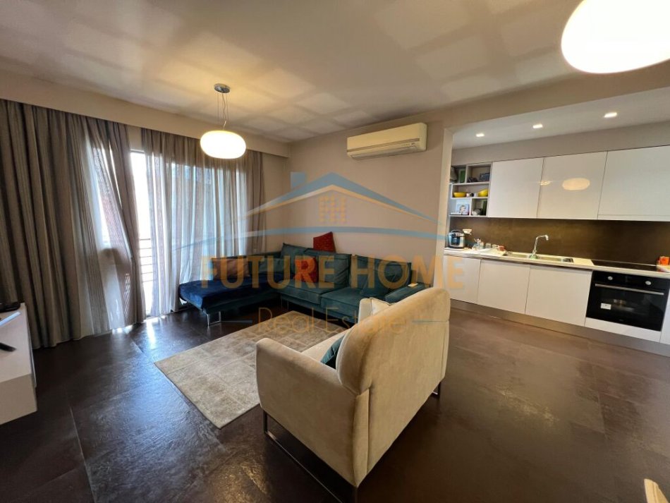 Tirane, shitet apartament 3+1+Ballkon Kati 8, 125 m² 179.000 € (Yzberisht)