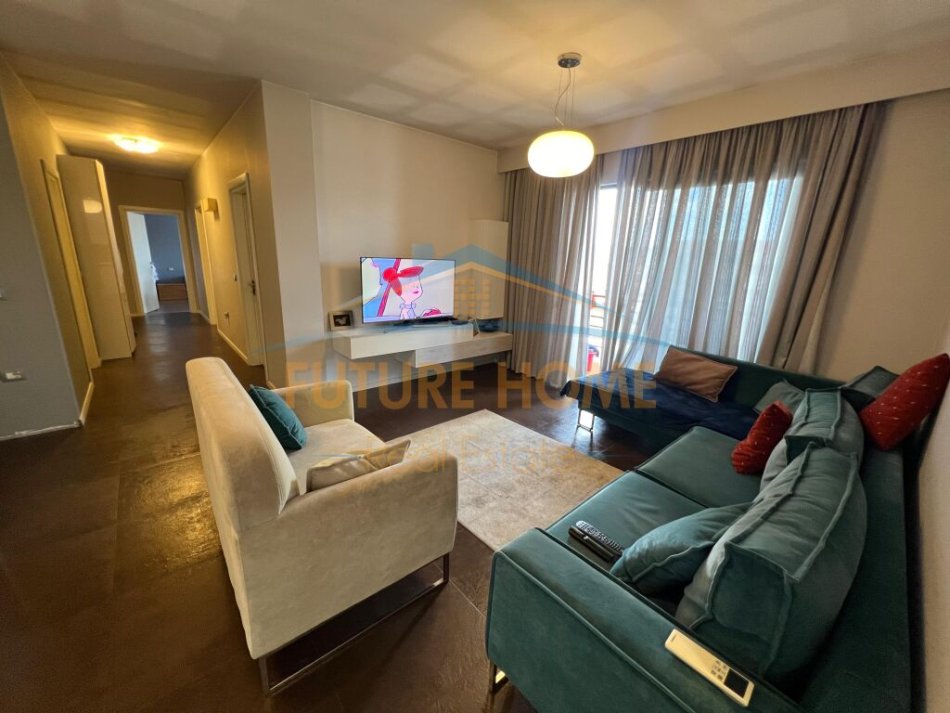 Tirane, shitet apartament 3+1 Kati 8, 125 m² 179.000 € (Yzberisht)
