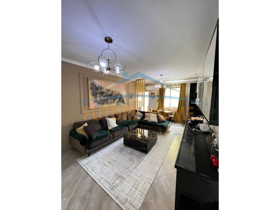 Tirane, jepet me qera apartament 2+1+Ballkon Kati 4, 88 m² 700 € (Kodra e Diellit)