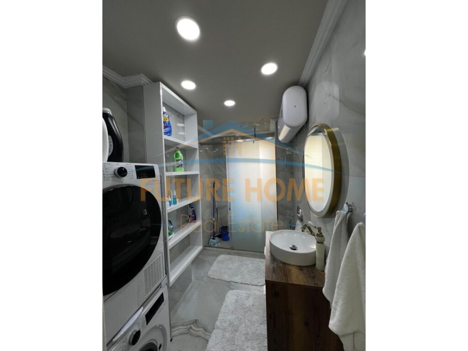 Tirane, jepet me qera apartament 2+1+Ballkon Kati 4, 88 m² 700 € (Kodra e Diellit)
