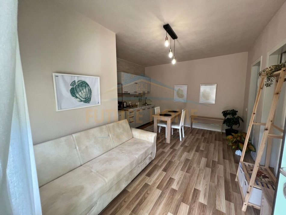 Durres, jepet me qera apartament 1+1 Kati 0, 46 m² 400 € (Shkembi i Kavajes)