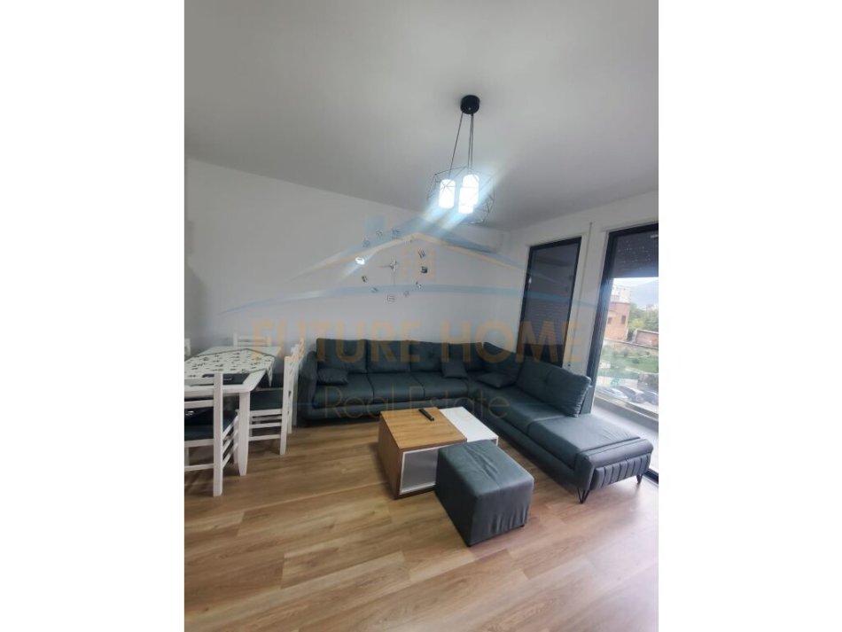 Tirane, jepet me qera apartament 2+1+Ballkon Kati 3, 98 m² 600 € (Kompleksi Erli)