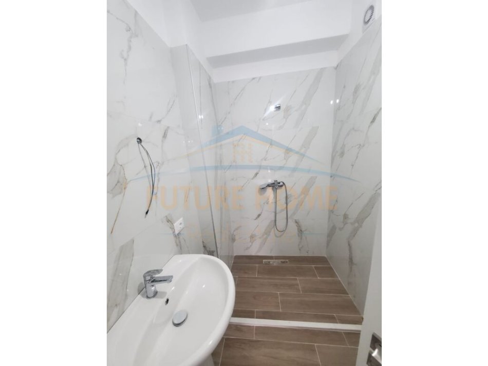 Tirane, jepet me qera apartament 2+1+Ballkon Kati 3, 98 m² 600 € (Kompleksi Erli)