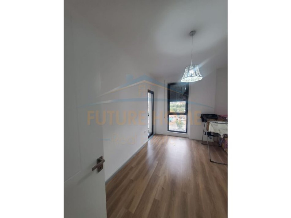 Tirane, jepet me qera apartament 2+1+Ballkon Kati 3, 98 m² 600 € (Kompleksi Erli)