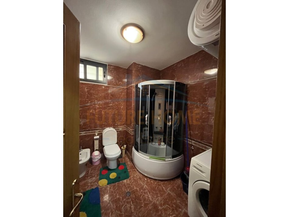 Tirane, shitet apartament 2+1+Ballkon Kati 6, 93 m² 186.000 € (Rruga e Durresit)