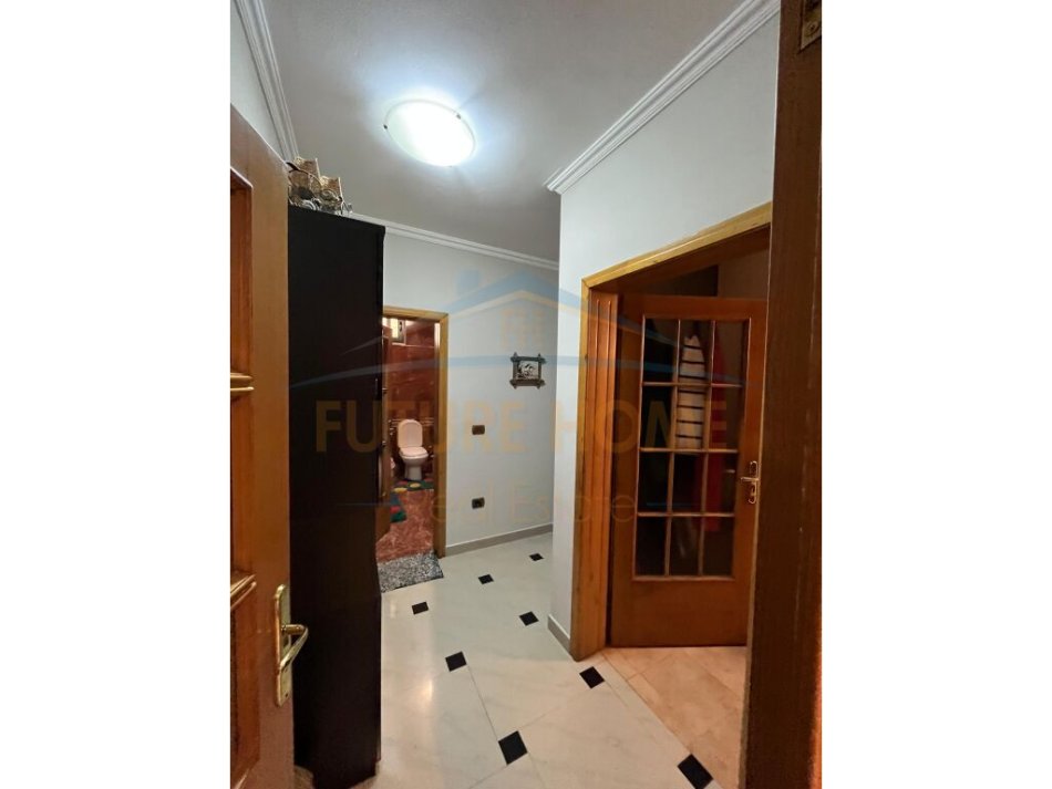 Tirane, shitet apartament 2+1+Ballkon Kati 6, 93 m² 186.000 € (Rruga e Durresit)