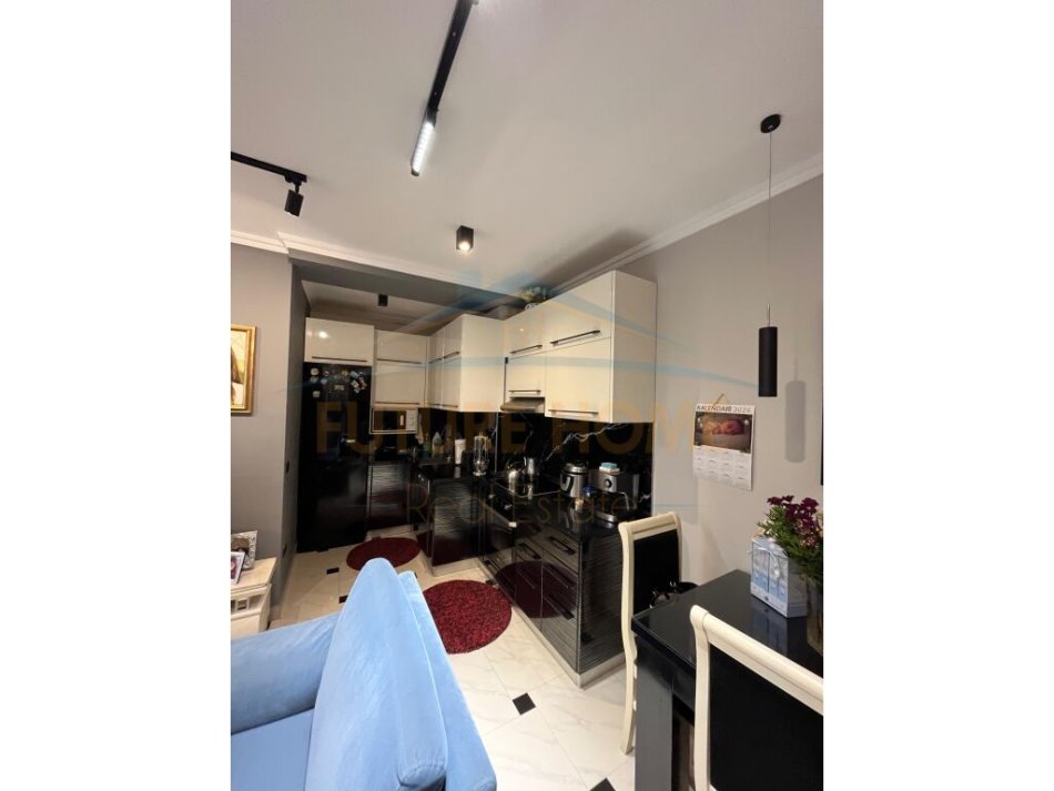 Tirane, shitet apartament 2+1+Ballkon Kati 6, 93 m² 186.000 € (Rruga e Durresit)
