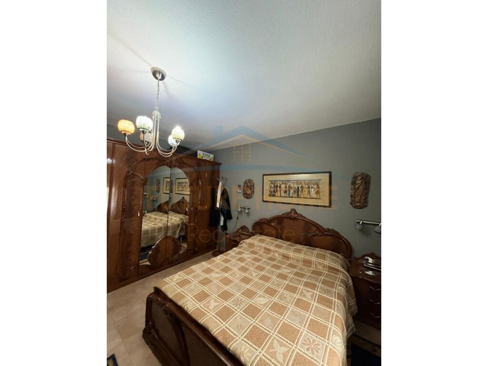 Tirane, shitet apartament 2+1+Ballkon Kati 6, 93 m² 186.000 € (Rruga e Durresit)