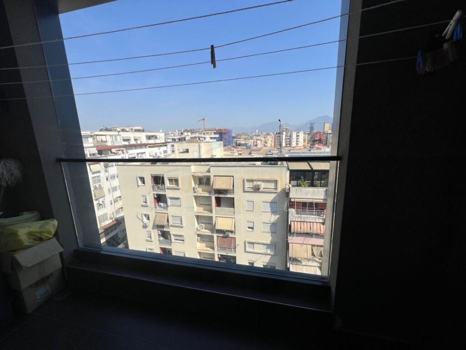 Tirane, jepet me qera apartament 1+1 Kati 7, 70 m² 700 € (PARKU OLIMPIK)
