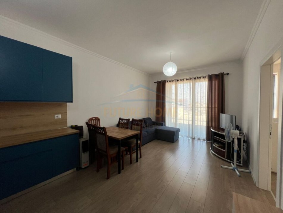 Tirane, jepet me qera apartament 1+1 Kati 7, 70 m² 700 € (PARKU OLIMPIK)