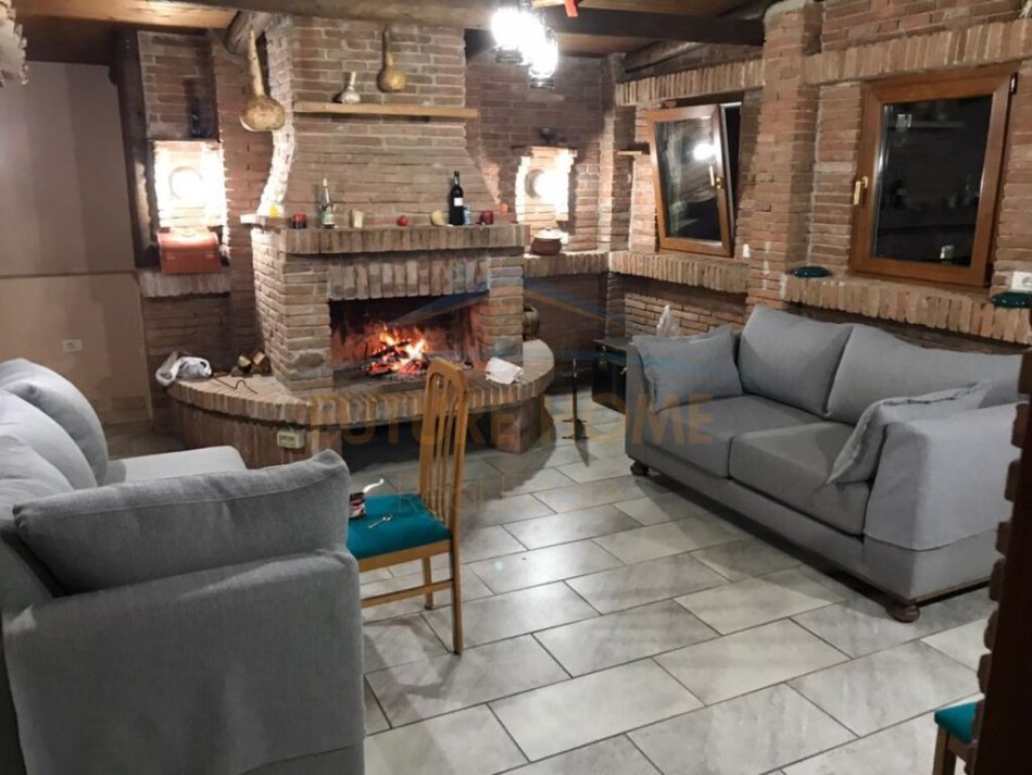 Tirane, jepet me qera 3+1 , 310 m² 1.200 € (Liqeni I Thate)