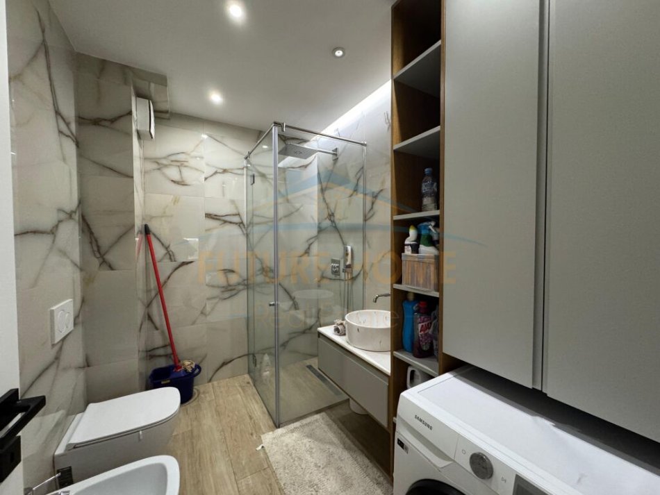Tirane, shitet apartament 2+1+Ballkon Kati 1, 109 m² 205.000 € (FUSHA E AVIACIONIT)