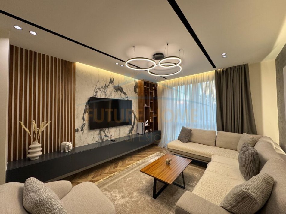 Tirane, shes 2+1+Ballkon Kati 1, 109 m² 205.000 € (Fusha e Aviacionit)