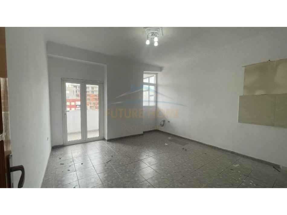Tirane, shitet apartament 2+1+Ballkon Kati 6, 88 m² 126.000 € (Rruga Bardhyl, prane Bar Oslo)