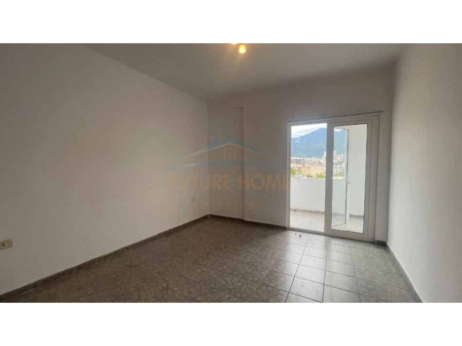 Tirane, shitet apartament 2+1+Ballkon Kati 6, 88 m² 126.000 € (Rruga Bardhyl, prane Bar Oslo)