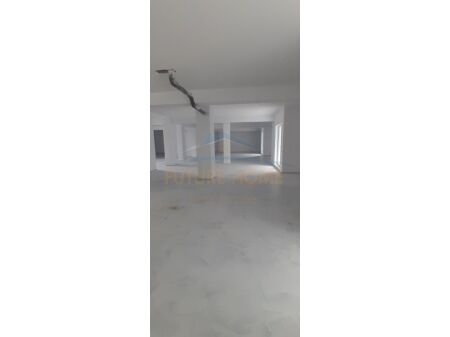 Tirane, jepet me qera ambjent biznesi Kati 0, 400 m² 4.000 € (Rezidenca Kaimi, Ali Demi, Tirane AREA44724)