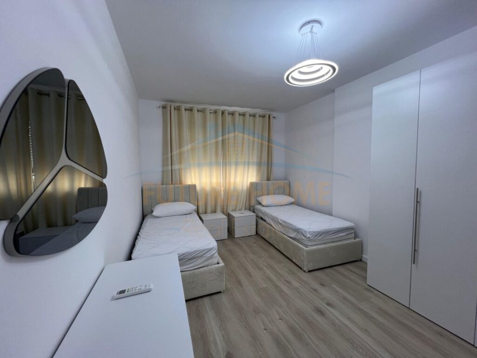 Tirane, jepet me qera apartament 2+1 Kati 7, 118 m² 650 € (unaza e re)