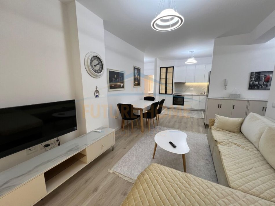 Tirane, jepet me qera apartament 2+1 Kati 7, 118 m² 700 € (unaza e re)