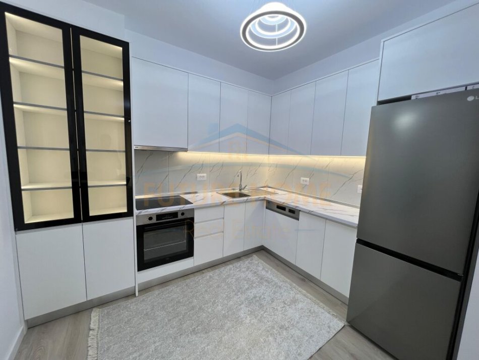 Tirane, jepet me qera apartament 2+1 Kati 7, 118 m² 700 € (unaza e re)