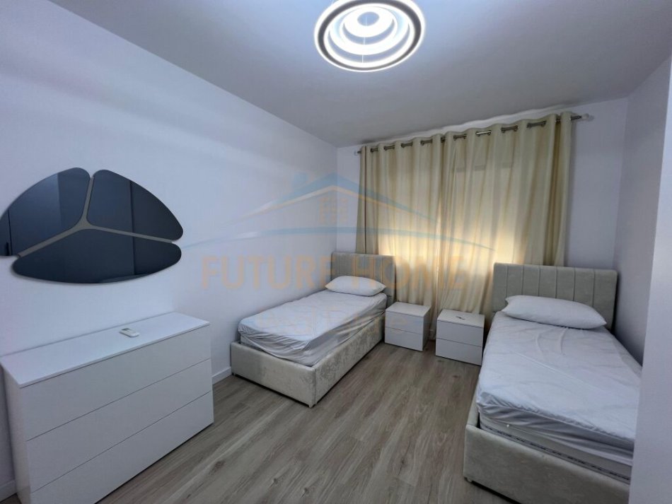 Tirane, jepet me qera apartament 2+1 Kati 7, 118 m² 700 € (unaza e re)