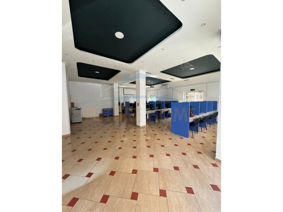 Tirane, jepet me qera ambjent biznesi Kati 0, 100 m² 800 € (VASIL SHANTO)